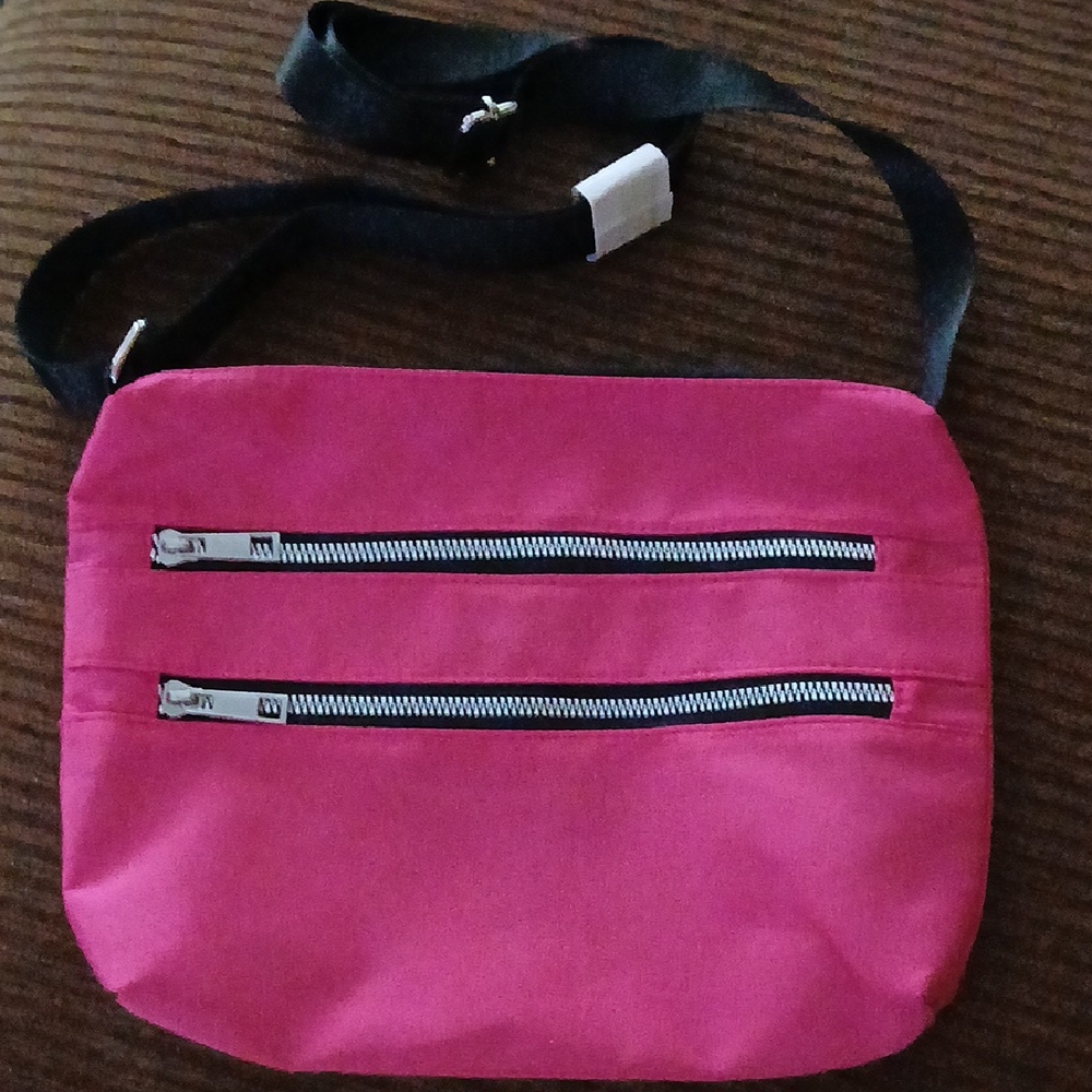 NWOT Pink Crossbody Bag ■ Black Adjustable Nylon Crossbody Strap